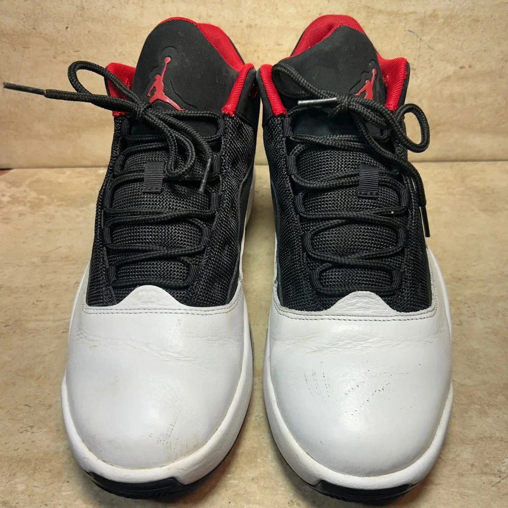 Jordan Max Aura 2 White Black Gym Red Sneakers CK6636-100 Mens Size‎ 10